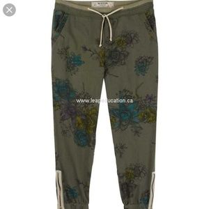 WANTED burton womens Joy succulent camo pants Size
